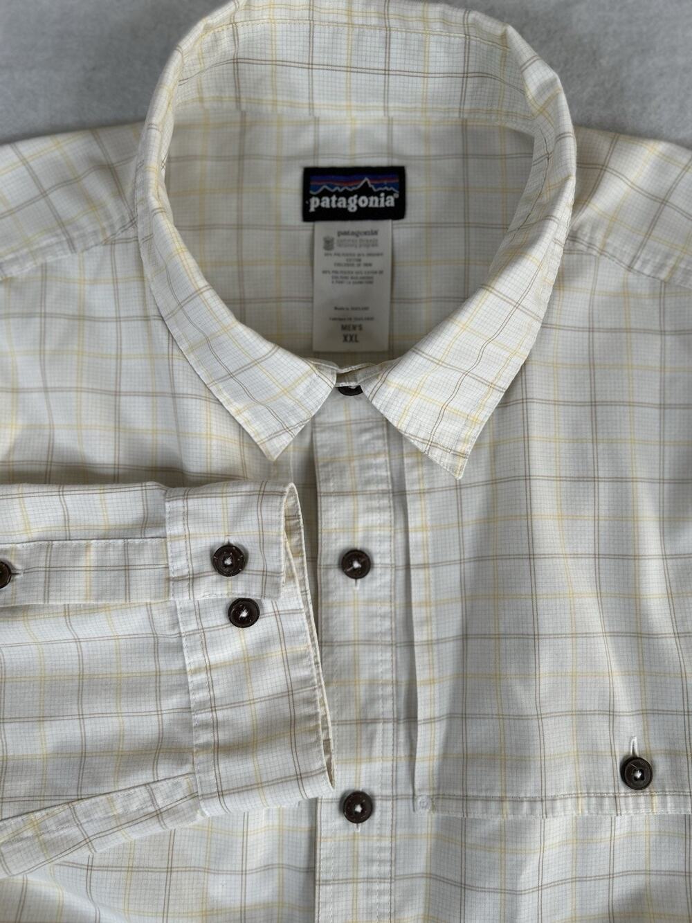 Patagonia Shirt Men's 2XL Cream Tan Check Button Up Vented Hiking Fishing